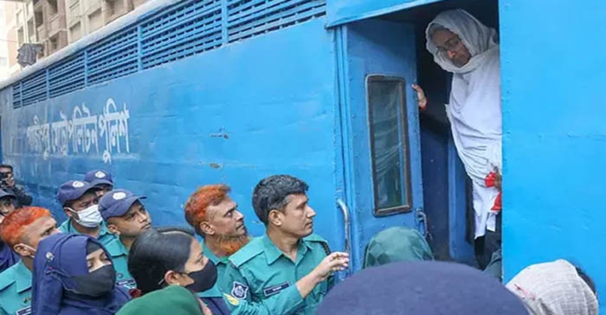 কাঠগড়ায় দাঁড়িয়ে টিস্যু পেপারে ‘চিঠি’ লিখলেন দীপু মনি