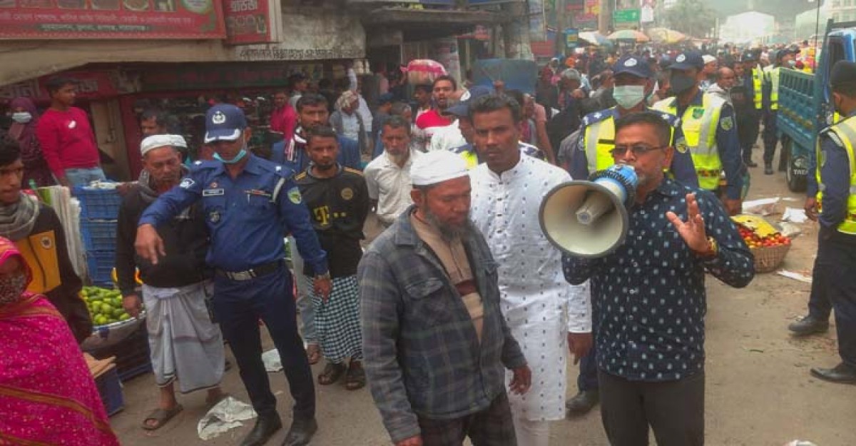 ঢাকা-সিলেট মহাসড়কে অবৈধ দখল করা ফুটপাতে উচ্ছেদ অভিযান