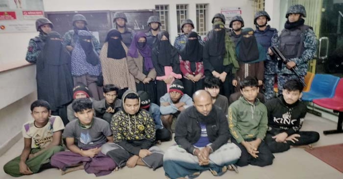 টেকনাফে ২ বাংলাদেশিসহ ১৯ রোহিঙ্গা উদ্ধার