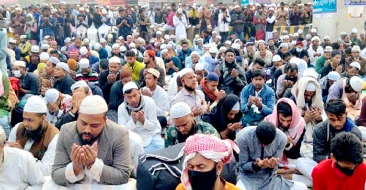 'আমিন' 'আমিন' ধ্বনিতে মুখরিত তুরাগ পাড়