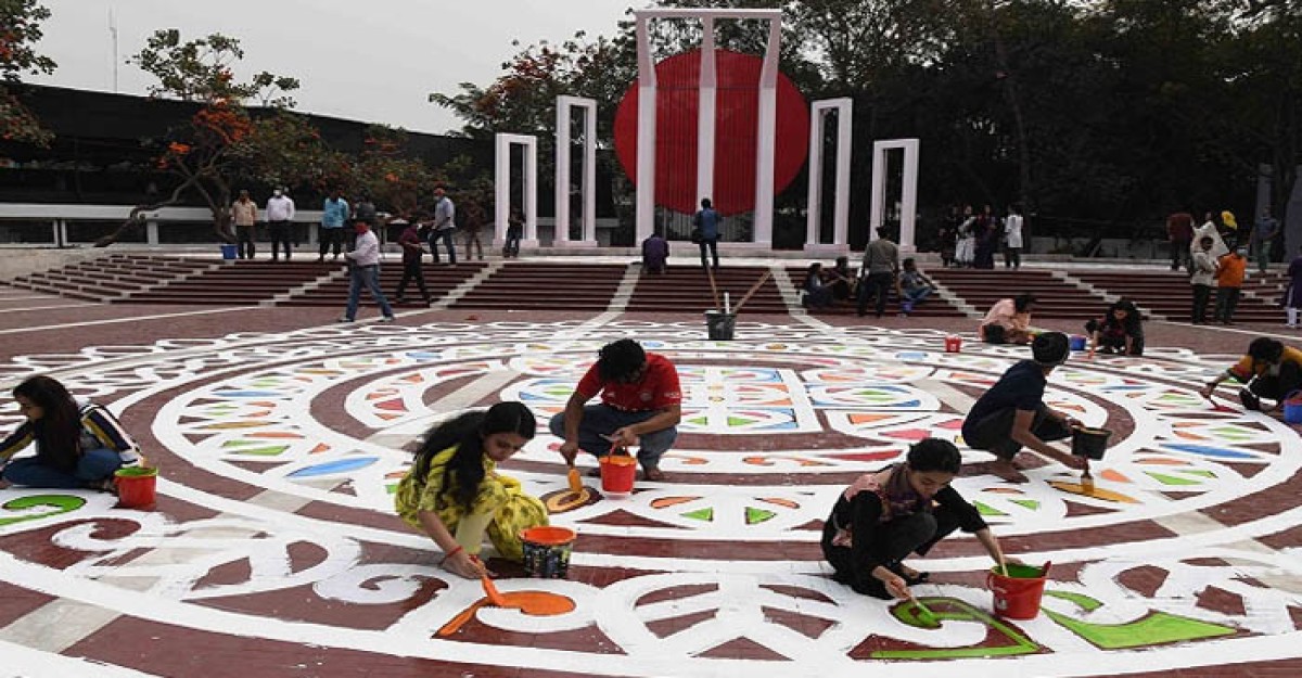 ভাষা শহীদদের শ্রদ্ধা জানাতে প্রস্তুত কেন্দ্রীয় শহীদ মিনার