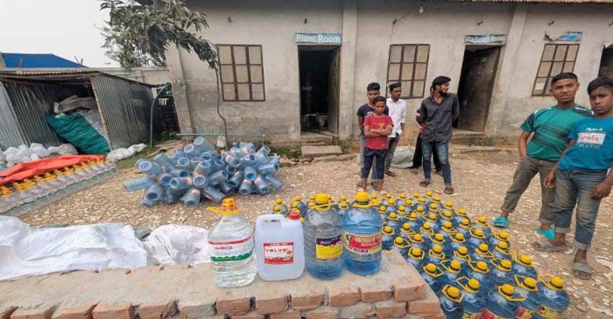 শ্রীপুরে নকল ব্যাটারির পানির কারখানায় ভয়াবহ প্রতারণা