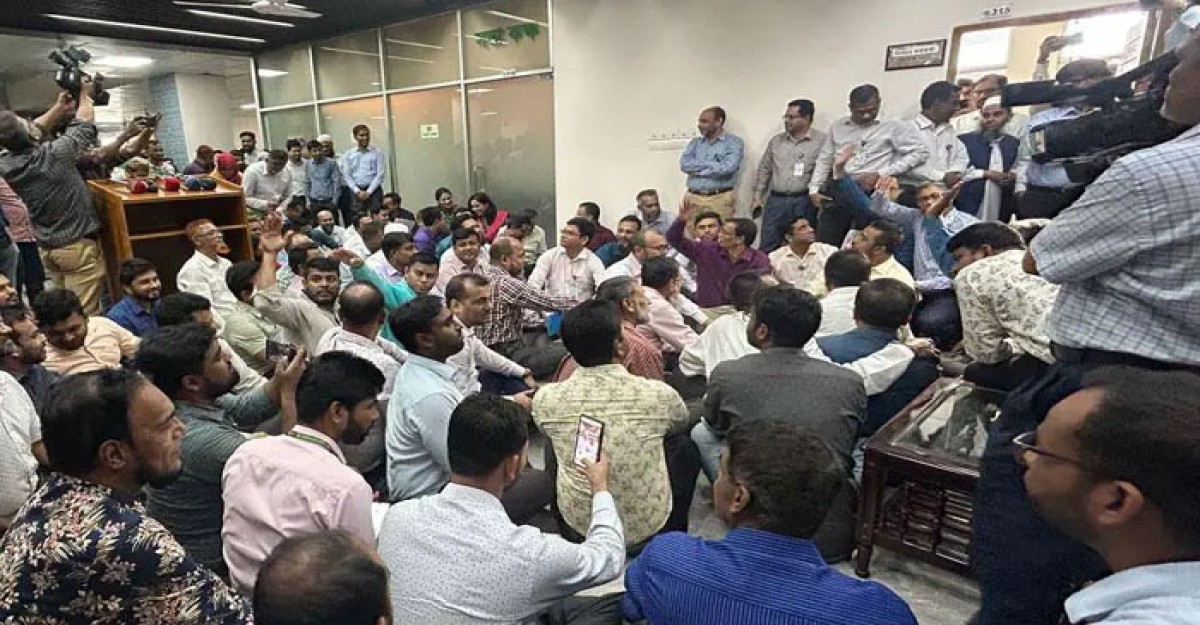 এনআইডি সেবা ইসিতে রাখতে আন্দোলনে নামছেন কর্মকর্তারা