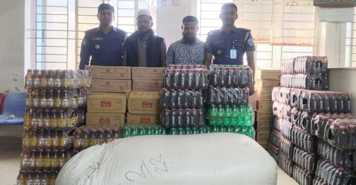 টেকনাফ সীমান্ত দিয়ে পাচারকালে চোরাইপণ্য সহ দুই পাচারকারি আটক