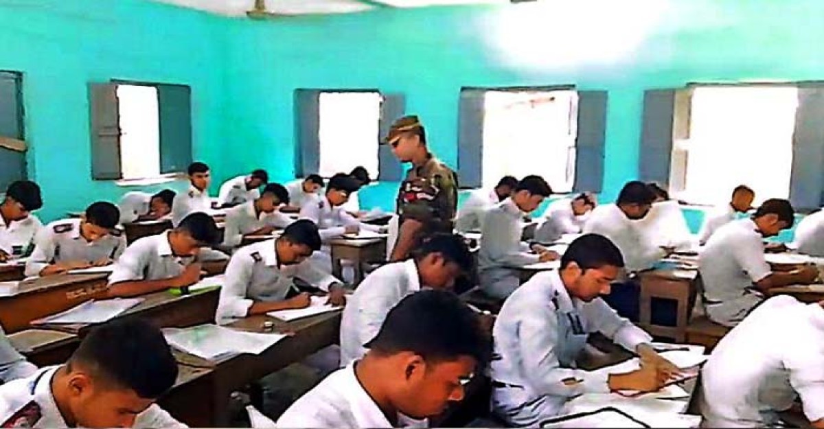 মাগুরা আর্মি ক্যাম্প কমান্ডার কর্তৃক এসএসসি ও সমমানের পরীক্ষা পরিদর্শন