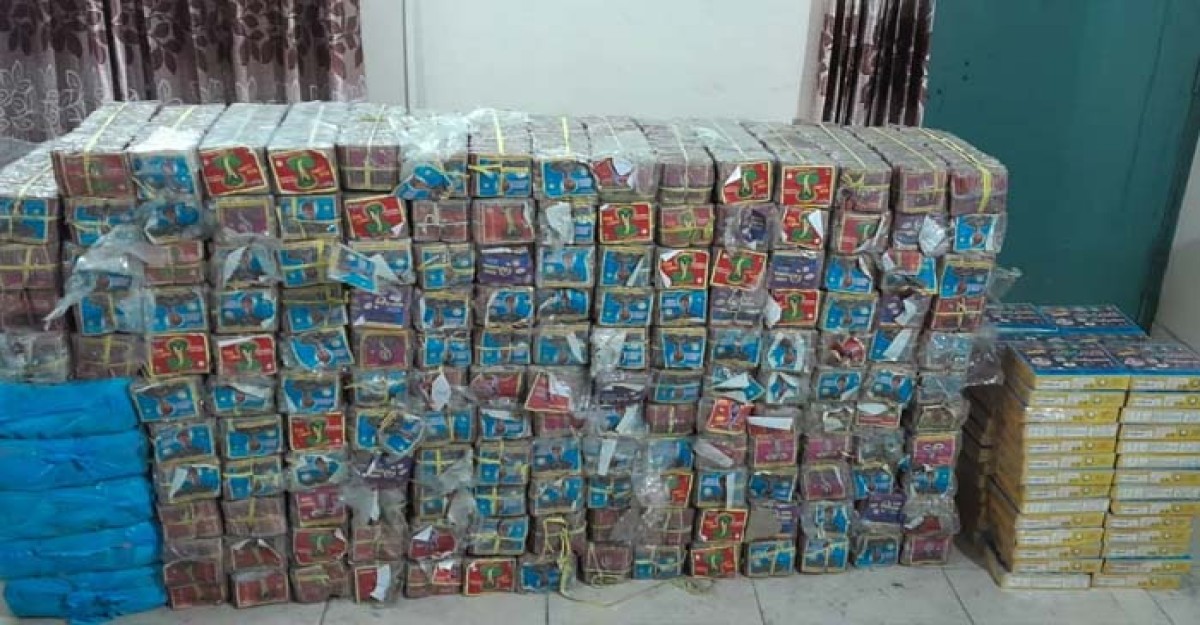 আখাউড়ায় বিপুল পরিমান ভারতীয় পণ্য জব্দ