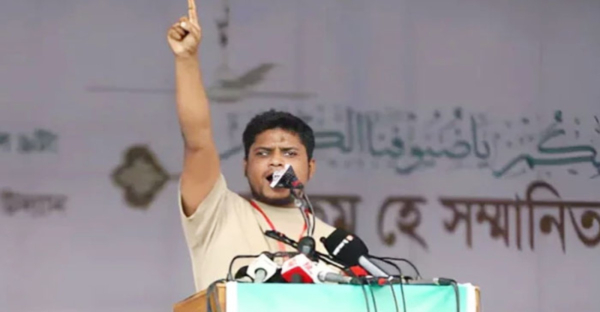 ভুলে যাবেন না, আমরা আপনাকে ক্ষমতায় বসিয়েছি: প্রধান উপদেষ্টাকে হাসনাত