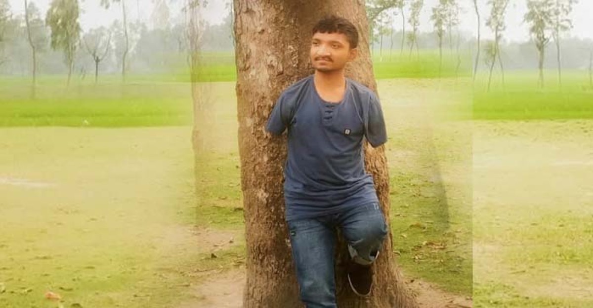 পা দিয়ে লিখে বিশ্ববিদ্যালয়ে চান্স পেলেন মানিক