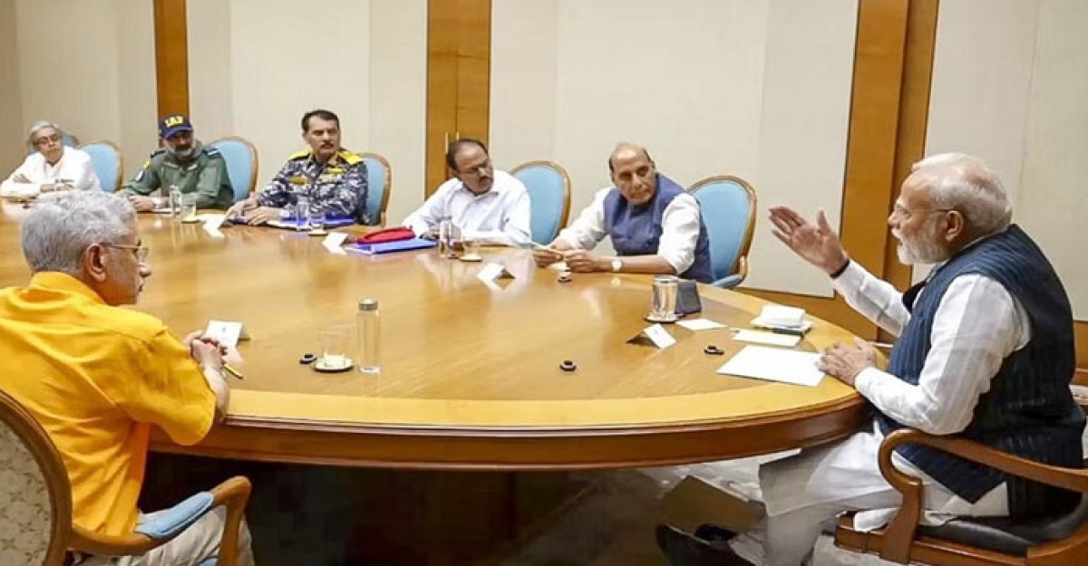 তিন বাহিনীর প্রধানদের সঙ্গে জরুরি বৈঠকে মোদি