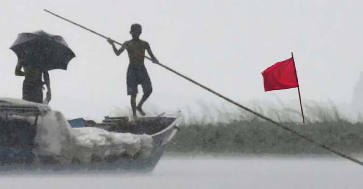 রাজধানীসহ ১৫ অঞ্চলের নদীবন্দরে সতর্কতা