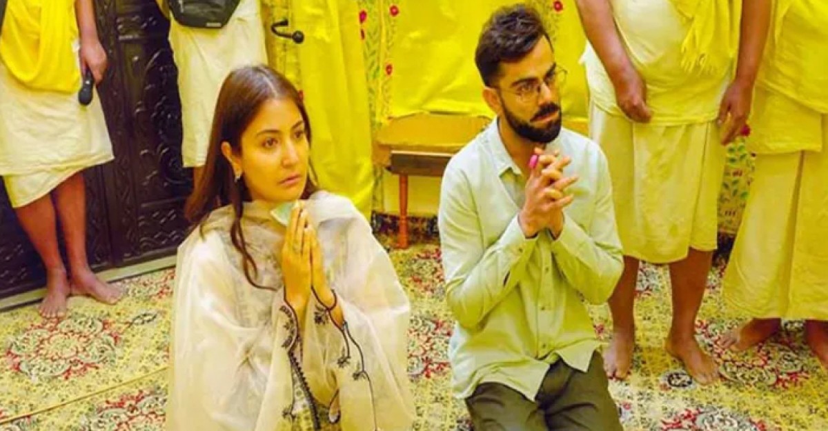 বৃন্দাবনে হাজির বিরাট কোহলি, নিলেন গুরুর আশির্বাদ