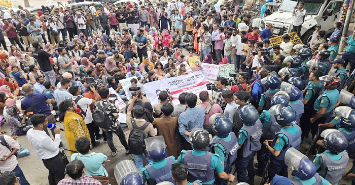 সাম্য হত্যার বিচারের দাবিতে ফের শাহবাগ থানা ঘেরাও