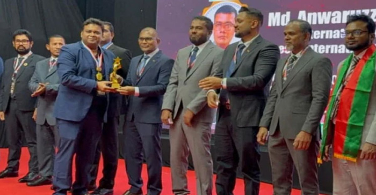 মালদ্বীপে সেরা কনটেন্ট ক্রিয়েটর অ্যাওয়ার্ড পেলেন সাংবাদিক ইমন