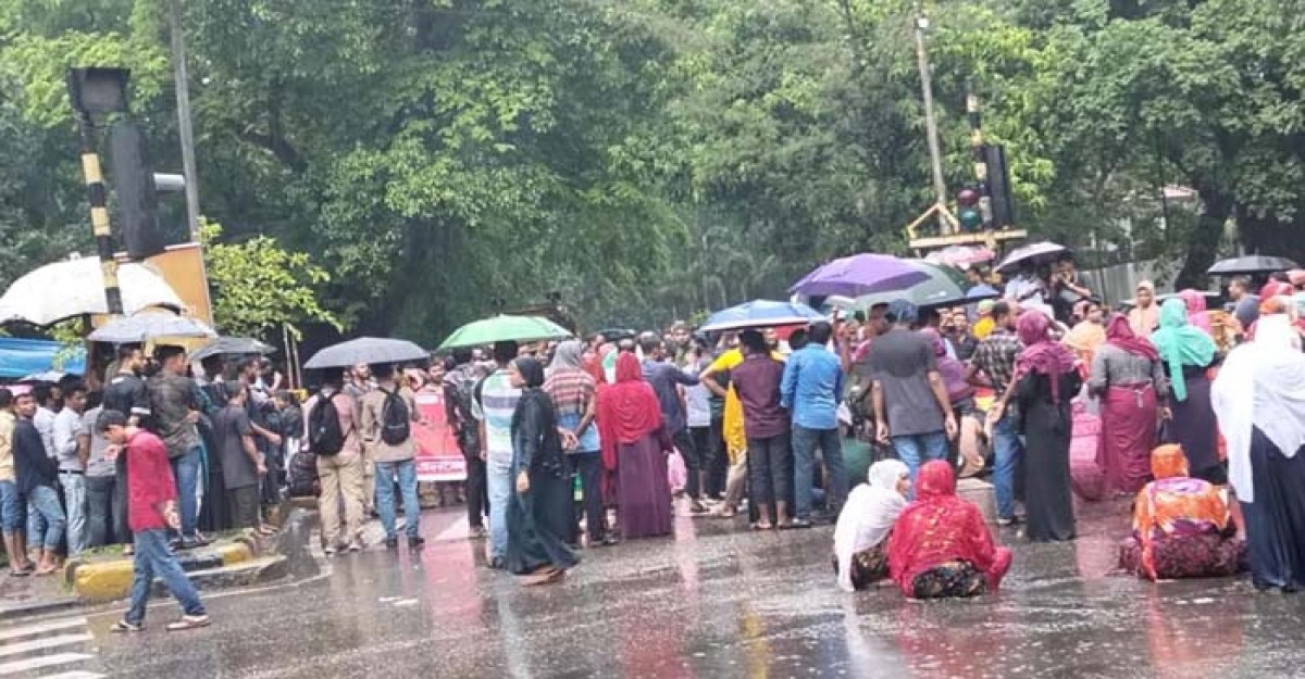 যমুনা অভিমুখে পোশাকশ্রমিকরা, পুলিশি বাধায় কাকরাইলে অবস্থান