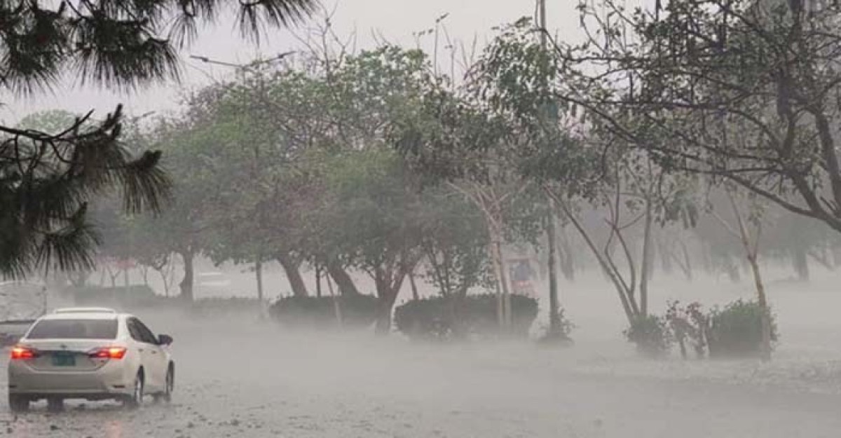 পাকিস্তানে ঝড়-বৃষ্টিতে ১৩ জনের মৃত্যু, আহত ৯২