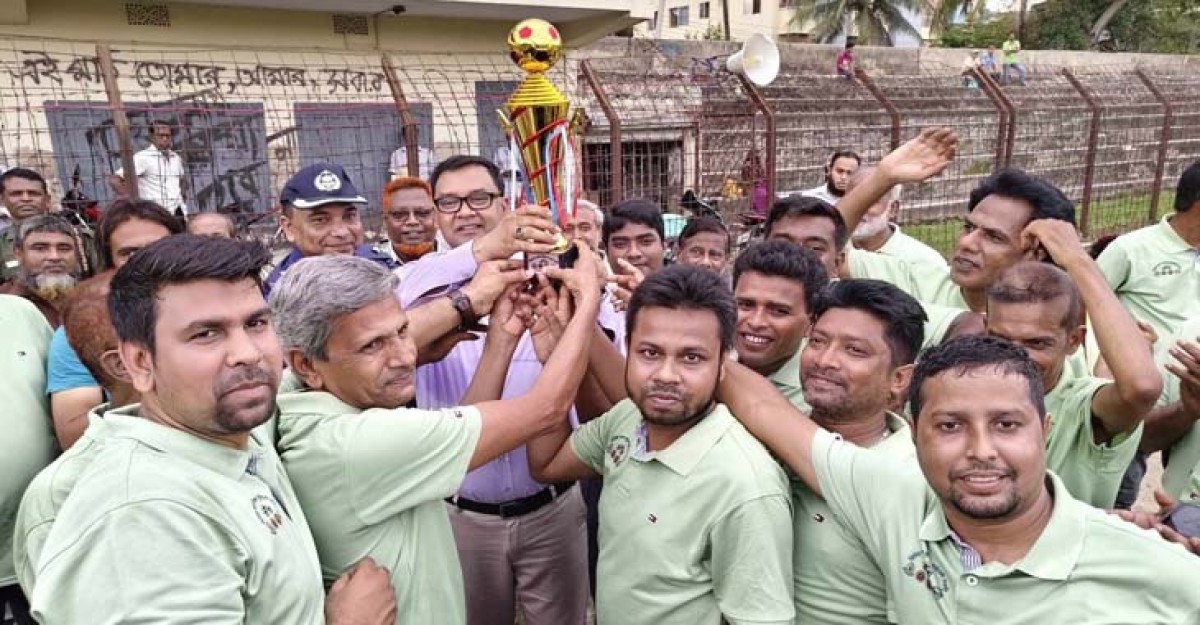 নওগাঁয় মিডিয়া কাপ প্রীতি ফুটবল ম্যাচ অনুষ্ঠিত