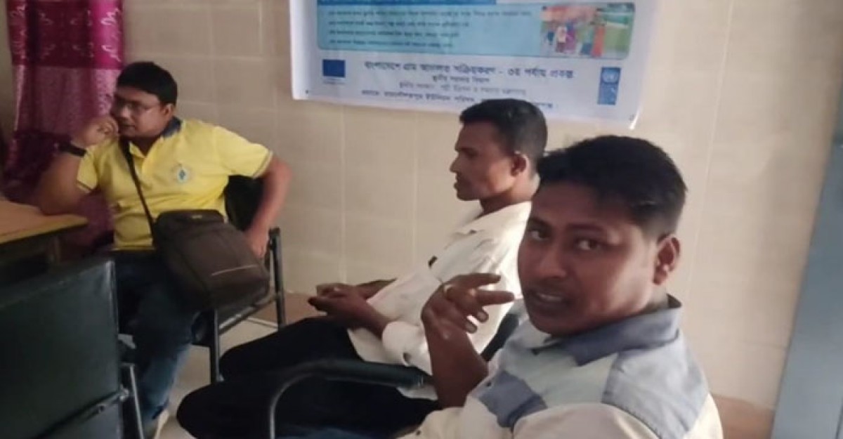 চাঁদাবাজি করতে গিয়ে কামারখন্দে ৩ যুবককে আটক, মুচলেকা দিয়ে মুক্ত
