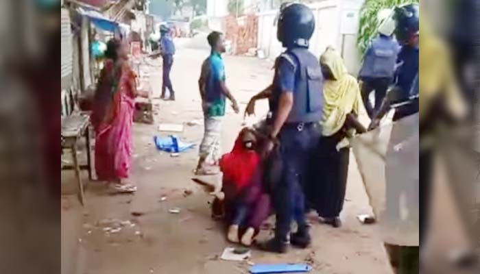 শ্রীপুরে পোশাক-কারখানার ছাদ থেকে লাফিয়ে আত্মহত্যার ঘটনায় শ্রমিক পুলিশ সংঘর্ষে ,আহত ৩০