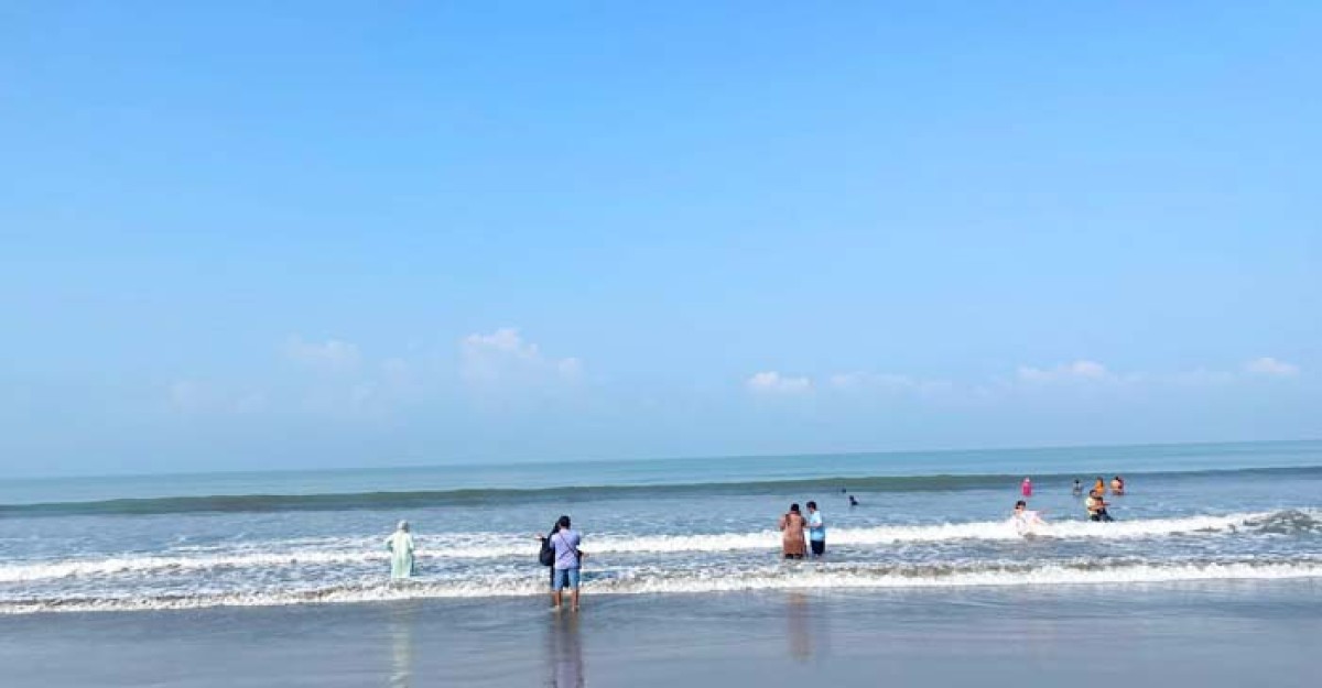 কাংখিত পর্যটক নিয়ে শংকা থাকলেও প্রস্তুত কক্সবাজার