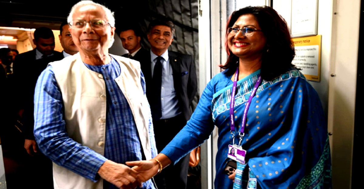 লন্ডন পৌঁছেছেন প্রধান উপদেষ্টা ড. ইউনূস