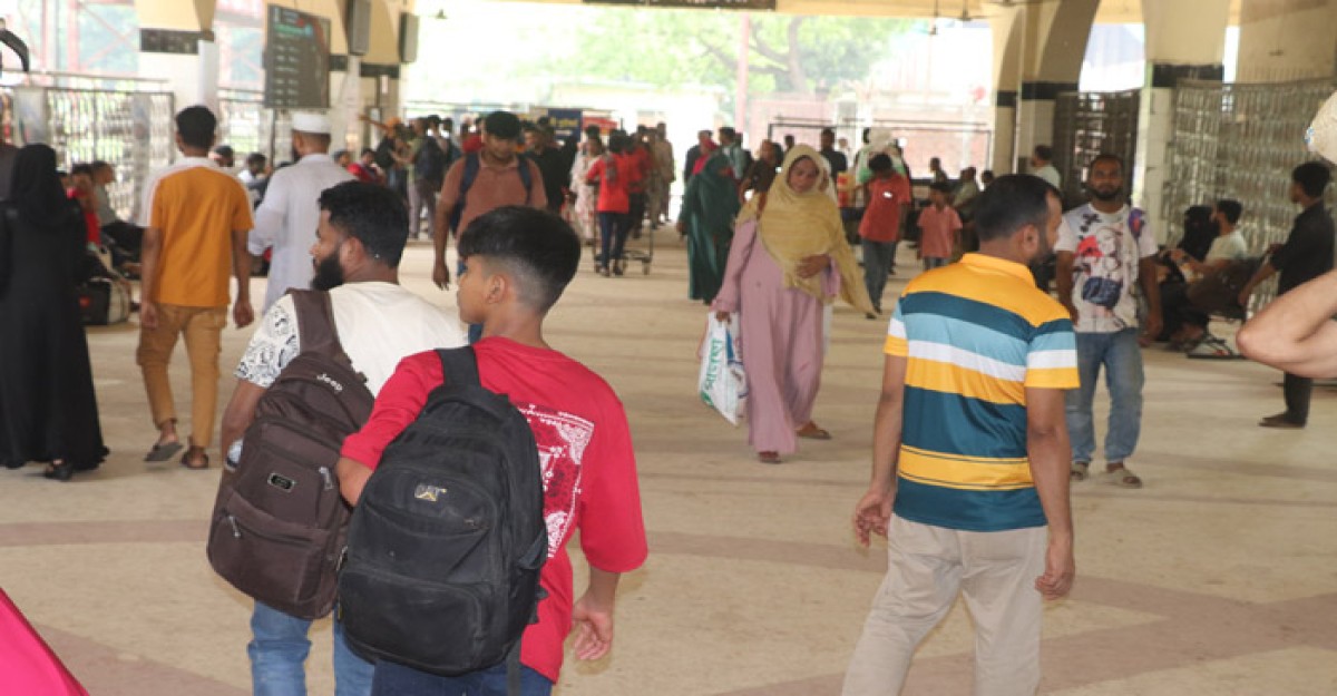 রাজধানীতে কর্মজীবী মানুষের ফিরতি স্রোত