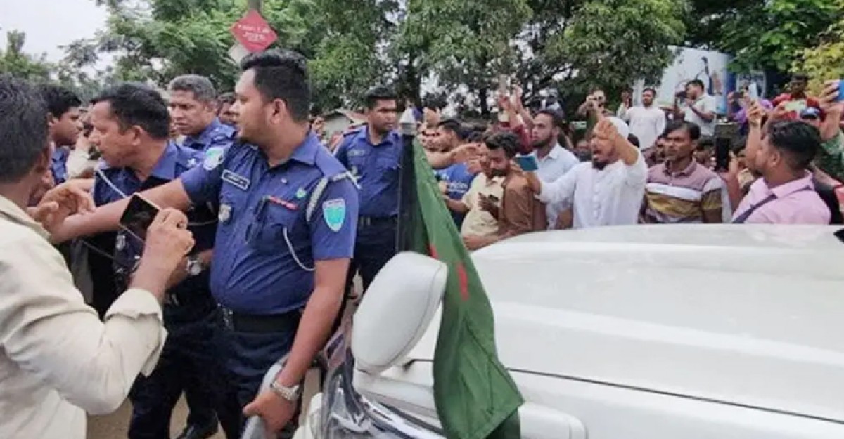 জাফলংয়ে ২ উপদেষ্টার গাড়ি আটকে শ্রমিকদের ভুয়া ভুয়া স্লোগান