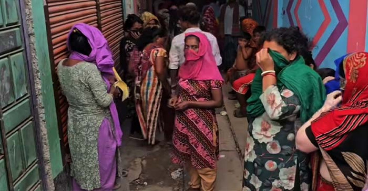 দৌলতদিয়ায় পতিতাপল্লীর ওয়ারড্রব থেকে যৌনকর্মী মৃতদেহ উদ্ধার