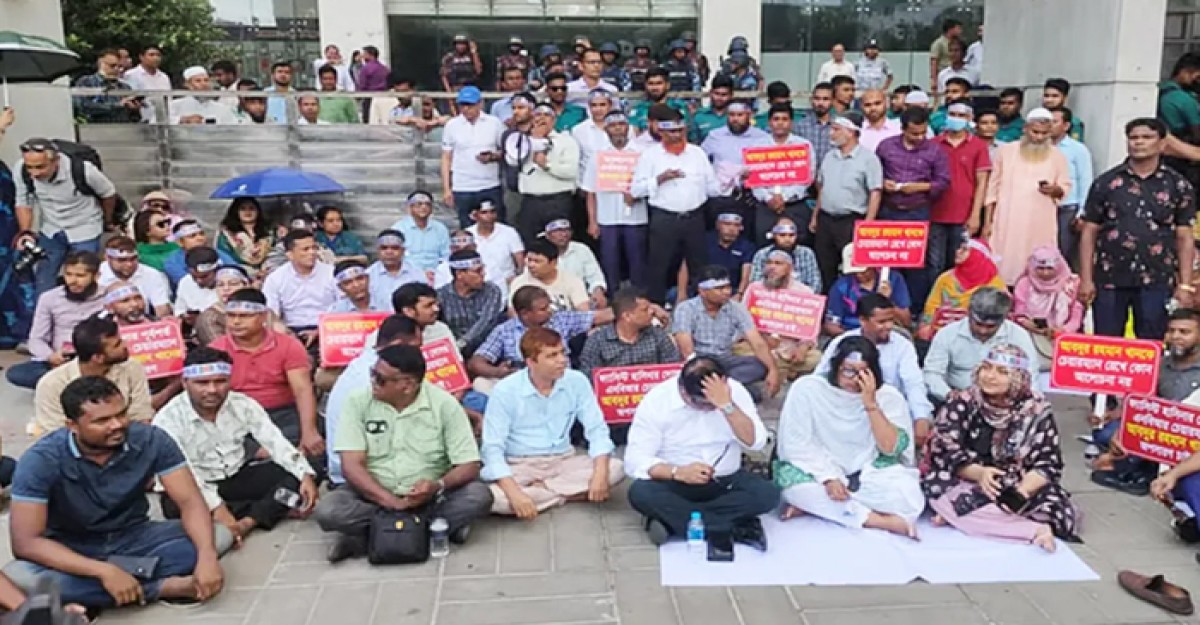 'কমপ্লিট শাটডাউন' করে চলছে 'মার্চ টু এনবিআর' কর্মসূচি