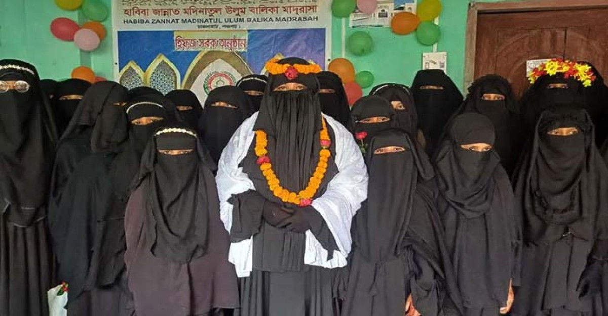 এক বছরে কোরআনের হাফেজা হাবিবা পেলেন রাজকীয় সন্মাননা