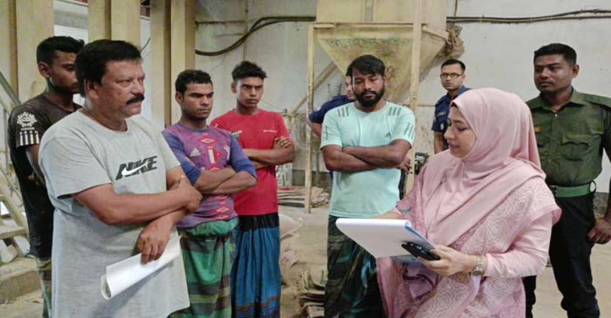 ঝিনাইদহে প্লাস্টিকের বস্তায় চাল বাজারজাত করার অভিযোগে জরিমানা