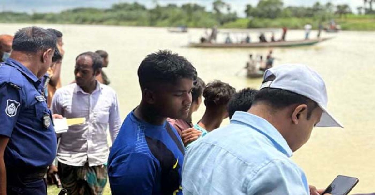 ব্রহ্মপুত্র নদে নৌকাডুবি: তিন মাদ্রাসাছাত্রীর একজনের মরদেহ উদ্ধার, দুইজন নিখোঁজ