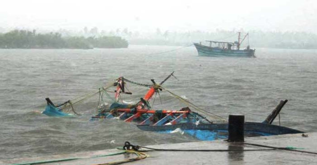 ইন্দোনেশিয়ায় ভয়াবহ ফেরি ডুবি, নিখোঁজ ৪৩