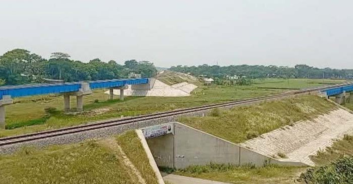 ভাঙ্গায় স্ত্রীর সামনেই ট্রেনের ধাক্কায় মারা গেলেন স্বামী