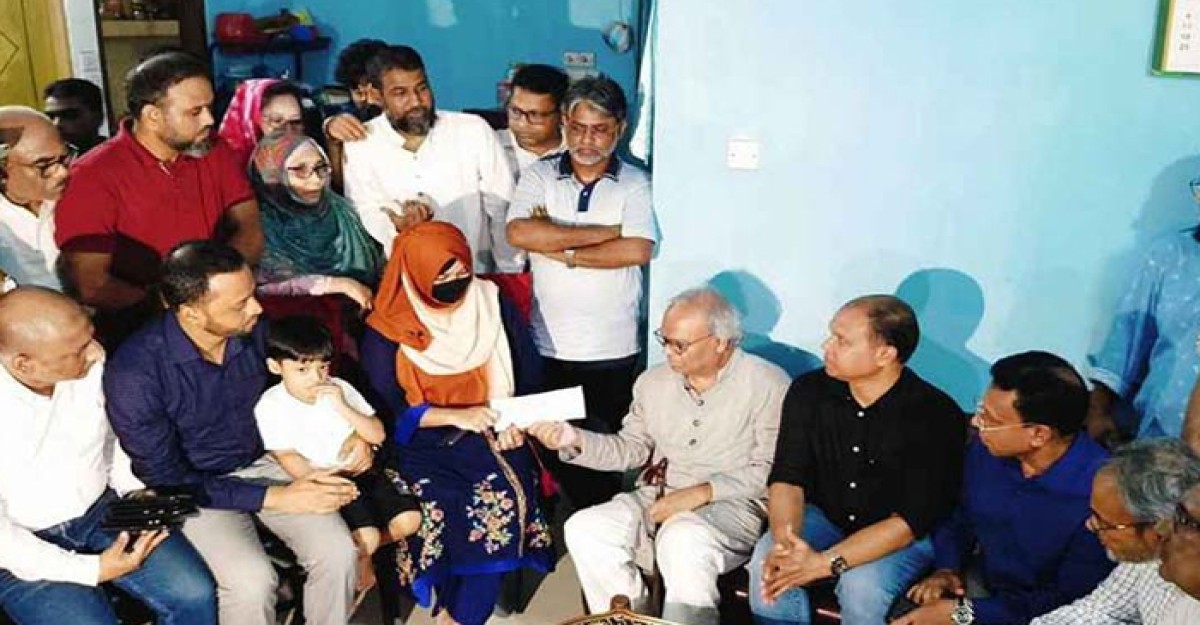 শহীদ মুত্তাকিনের অসুস্থ স্ত্রী’র, খোঁজ নিলেন তারেক রহমান