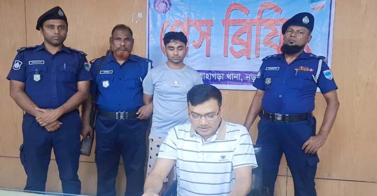 নড়াইলে অস্ত্রের মুখে জিম্মি করে ডাকাতি, স্ত্রী সহ ডাকাত দলের সর্দার গ্রেফতার