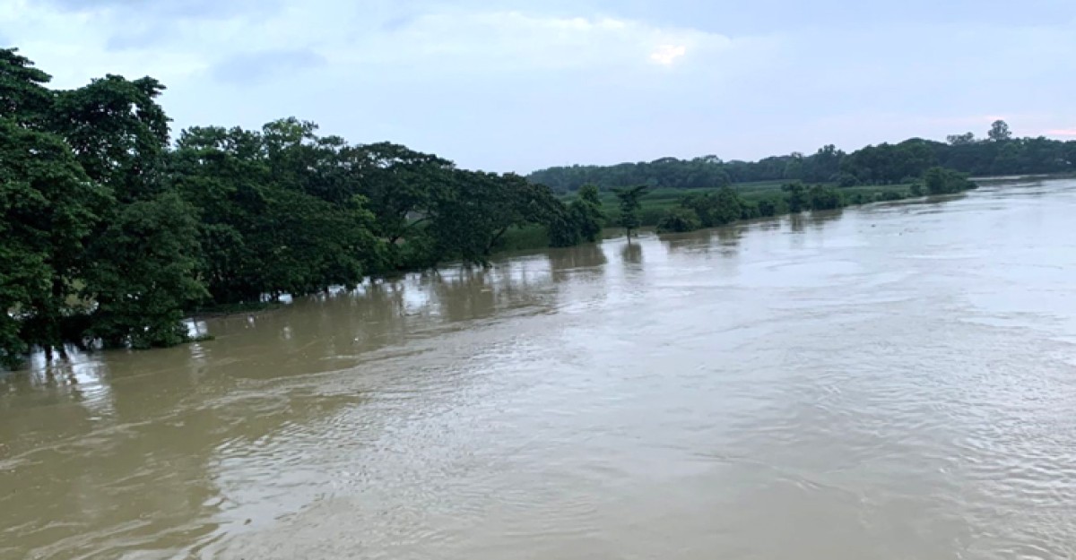 কুমিল্লার গোমতীতে বাড়ছে পানি, ঝুঁকিতে বেড়িবাঁধ