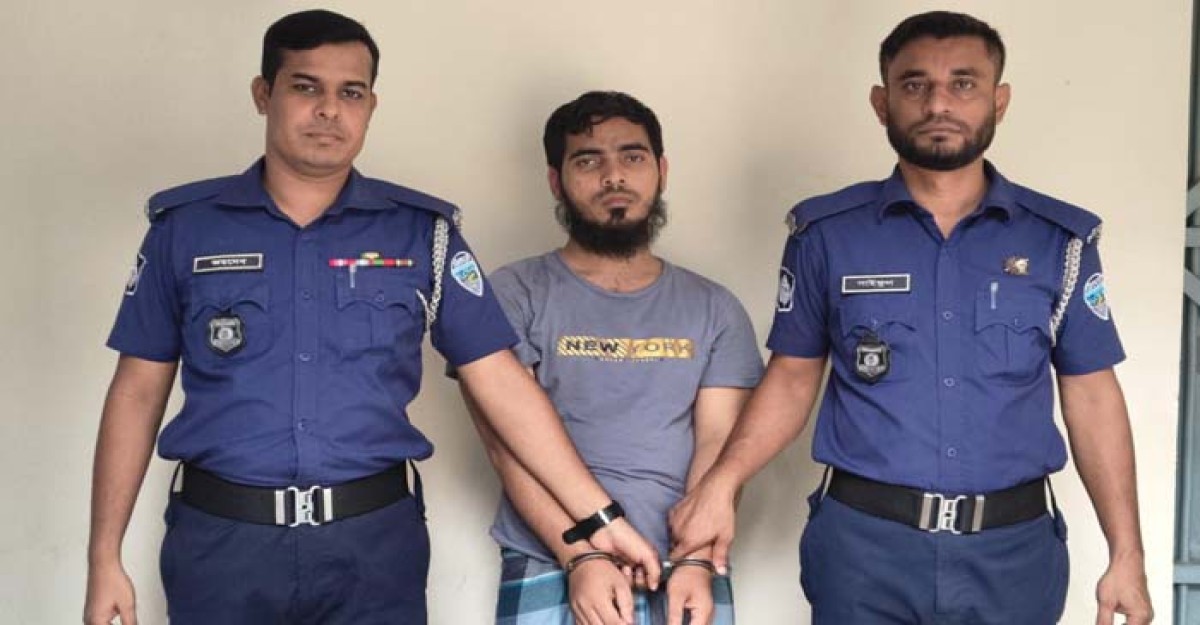 লোহাগাড়ায় মাদ্রাসা ছাত্রকে অপহরণ ও ধর্ষণের অভিযোগে শিক্ষক গ্রেফতার