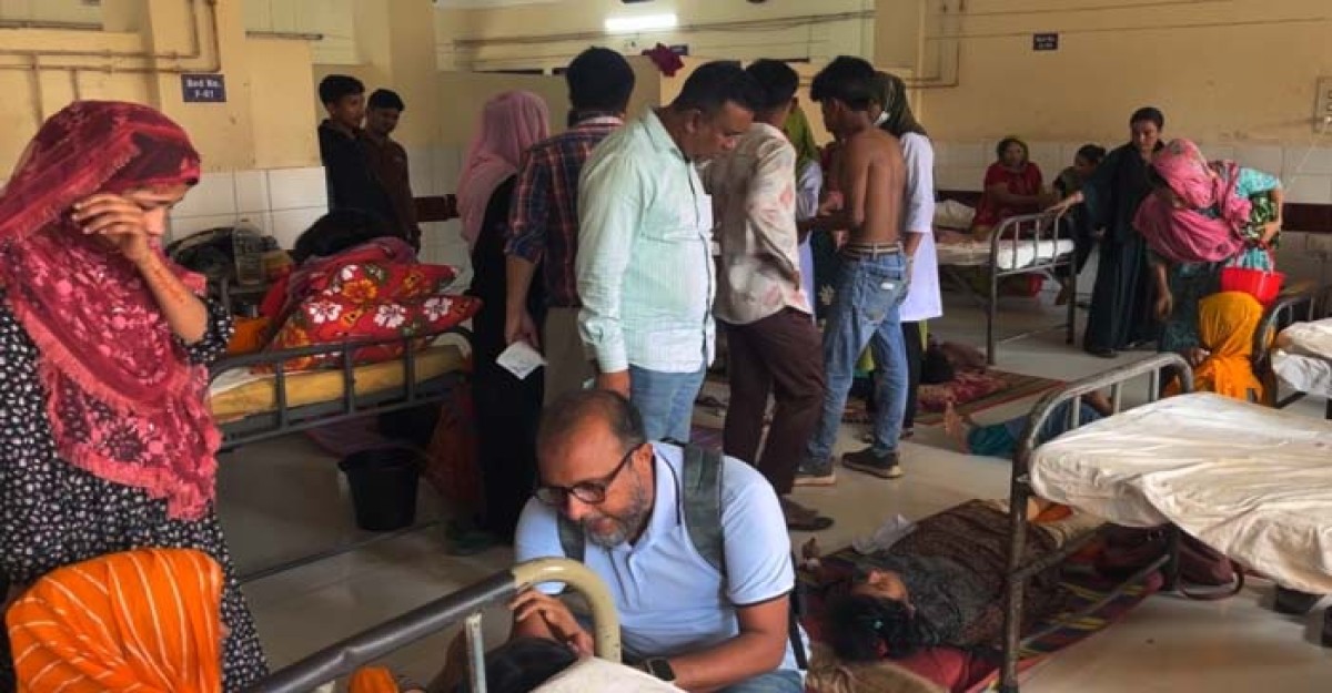 ব্রাহ্মণবাড়িয়া ট্রাক ওভারটেক করতে গিয়ে বাস খাদে, আহত ৩০ শ্রমিক