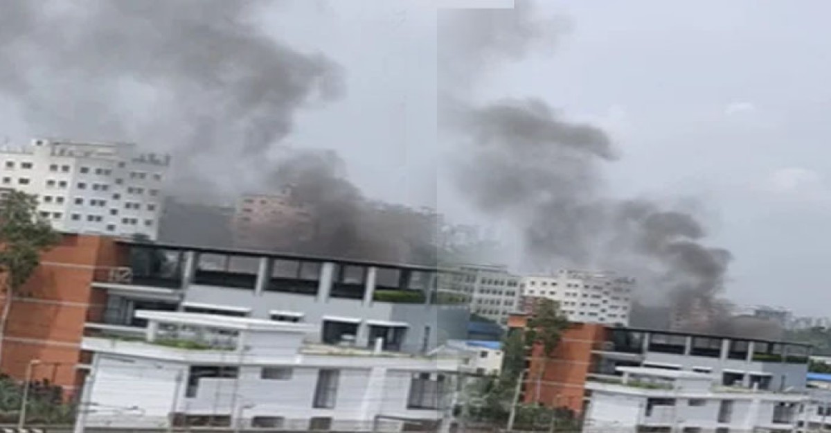 উত্তরায় প্রশিক্ষণ বিমান বিধ্বস্ত, ঘটনাস্থলে ফায়ার সার্ভিস ও পুলিশ