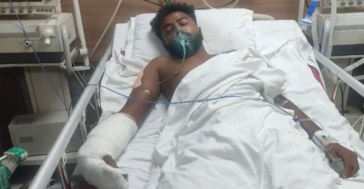 সাভারে দুইজনকে কুপিয়ে জখম