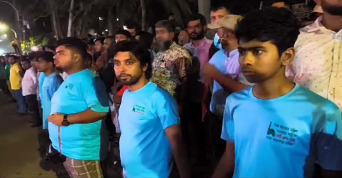 জাতীয় বার্ন ইনস্টিটিউটে স্বেচ্ছাসেবকের দায়িত্বে বিশ্ব জাকের মঞ্জিল দরবারের ছাত্র কর্মীরা