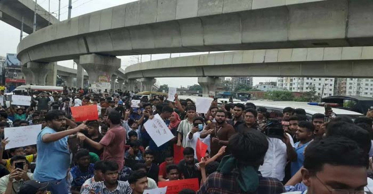 রাস্তায় মাইলস্টোন শিক্ষার্থীরা, ৬ দাবিতে বিক্ষোভ