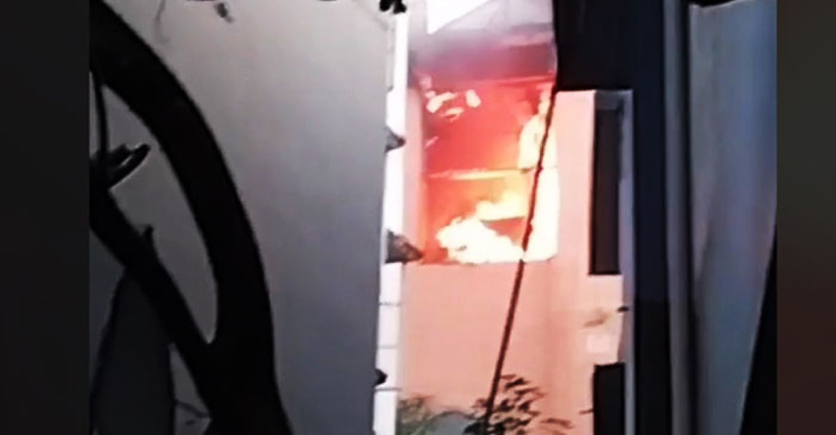 মিরপুরে বহুতল ভবনে ভয়াবহ আগুন