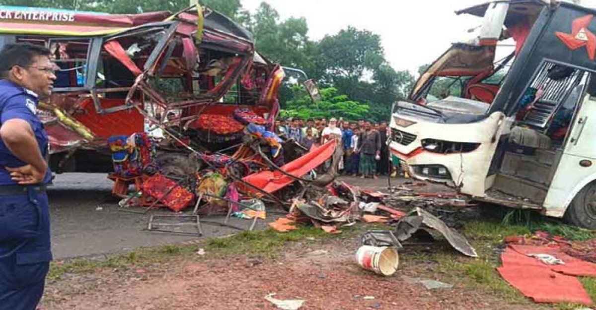 ফরিদপুরে ২ বাসের মুখোমুখি সংঘর্ষে নিহত ৩