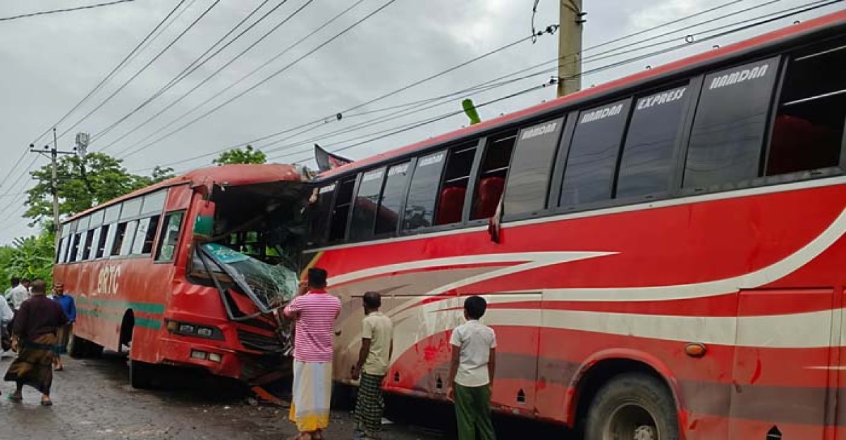 সাতক্ষীরায় ২ পরিবহনের মুখোমুখি সংঘর্ষ আহত ২০