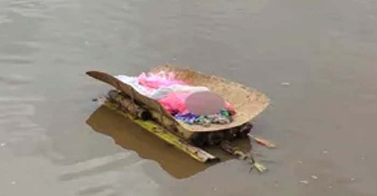 ভারত থেকে ভেলায় ভাসতে ভাসতে কুড়িগ্রামে চলে এলো শিশুর লাশ