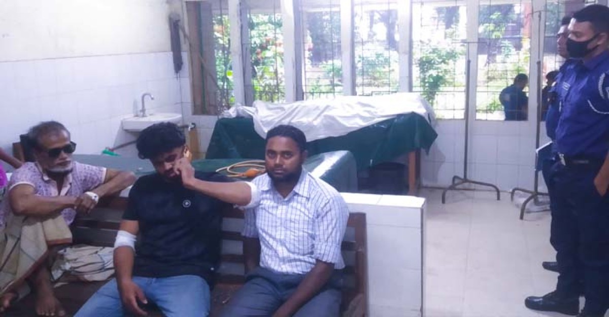 মোল্লাহাটে মোটরসাইকেল দুর্ঘটনায় পথচারীসহ নিহত ২