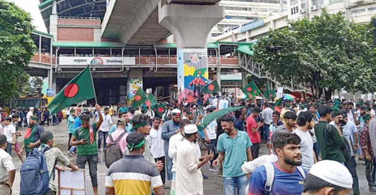 শাহবাগে ‘জুলাই সনদ’ দাবিতে অবরোধ, তীব্র যানজট