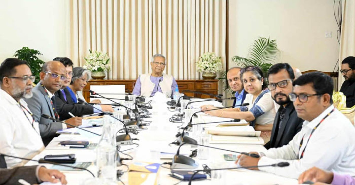 অনেকেই রাজনৈতিক প্রভাব খাটিয়ে অবৈধভাবে বয়স্ক ভাতা পান: প্রধান উপদেষ্টা