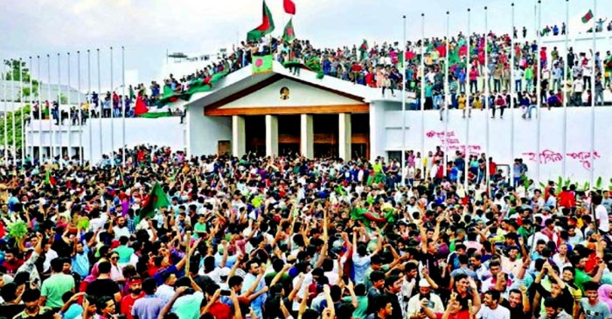 ৫ আগস্ট: ঢাকামুখী জনস্রোত, স্বৈরাচার হাসিনার পলায়ন